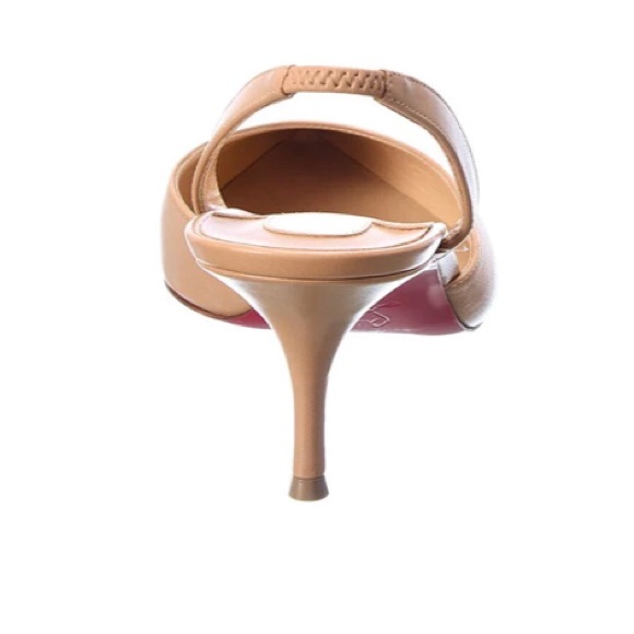 Christian Louboutin Nude Pump - Picture 2 of 9